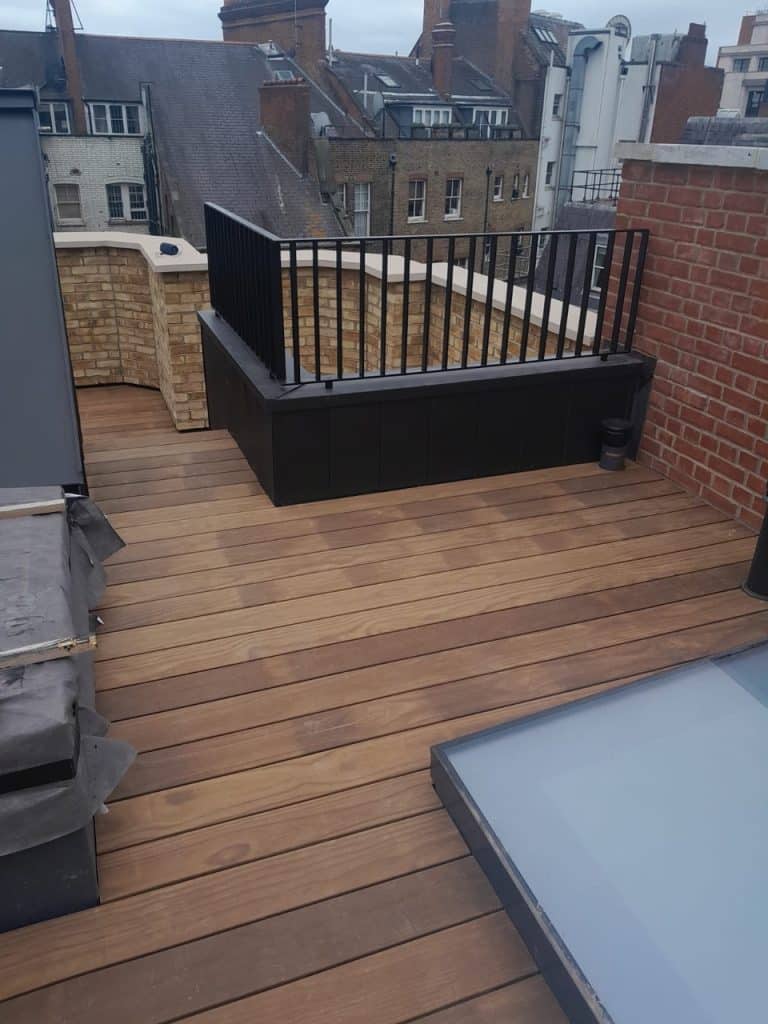 Courtyard decking ideas near me in London with Kebony