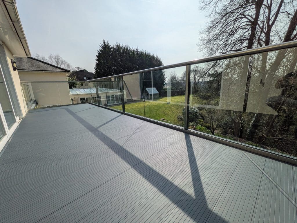 Roof decking and Balustrade in one complete system by Balcodeck